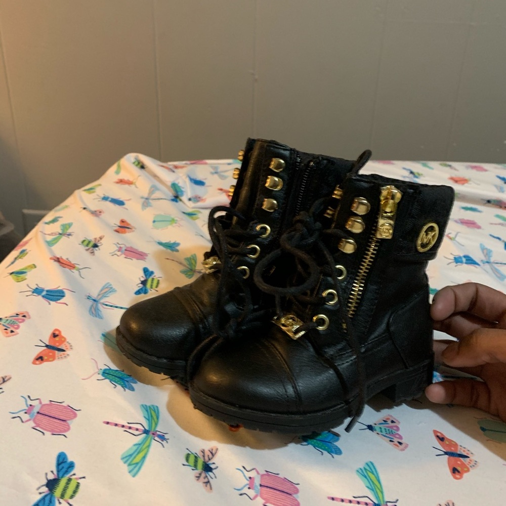 Size 8 toddler Michael Kors black/gold